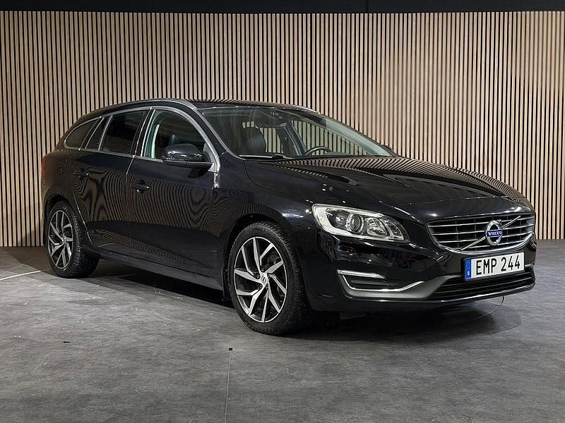 Begagnad Volvo V60 Summum 181 HK (133 kW) 2014 Svart Kombi