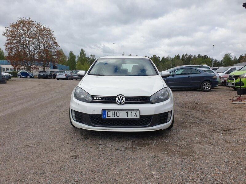 Vit Begagnad 2011 VW Golf VI GTD Halvkombi | 69 900 kr (Bra pris) - Bild 1/4