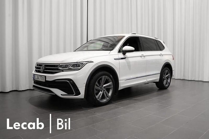 Pure white Begagnad 2024 VW Tiguan Allspace R-line SUV | 469 500 kr (Marknadspris) - Bild 1/4