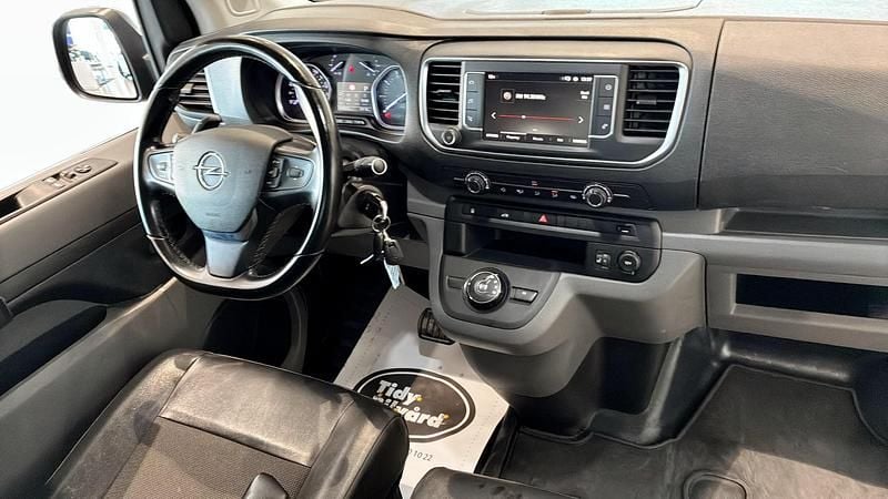 Begagnad Opel Vivaro 177 HK (130 kW) 2020 Svart Minibuss