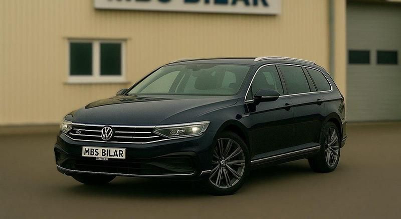 Begagnad 2022 VW Passat Pro Kombi | 309 000 kr (Dyr) - Bild 1/4
