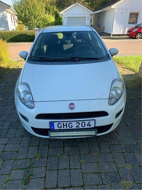 Vit Begagnad 2013 Fiat Punto Easy Halvkombi | 37 000 kr - Bild 1/4