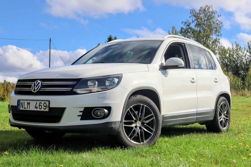 Vit Begagnad 2013 VW Tiguan Sportline SUV | 65 000 kr (Marknadspris) - Bild 1/4