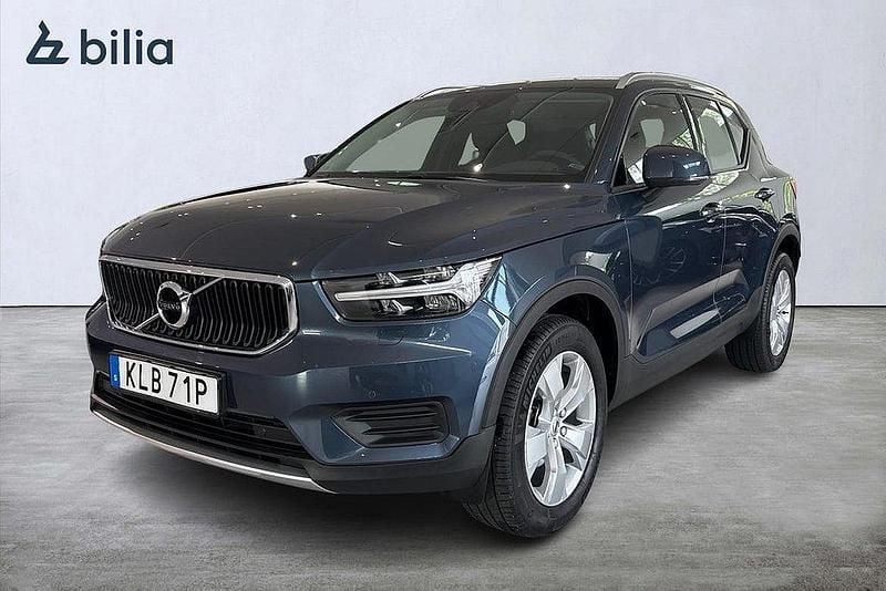Blå Begagnad 2022 Volvo XC40 Momentum SUV | 309 900 kr (Marknadspris) - Bild 1/3