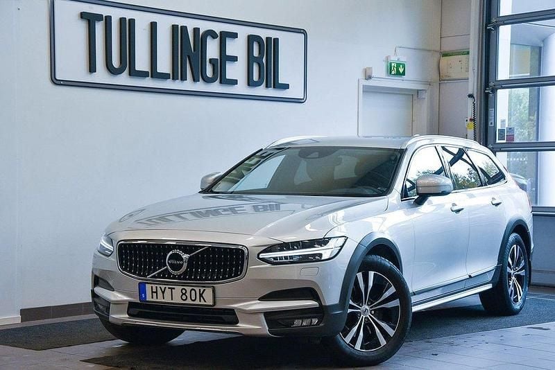 Silver Begagnad 2019 Volvo V90 CC Kombi | 409 900 kr (Marknadspris) - Bild 1/4