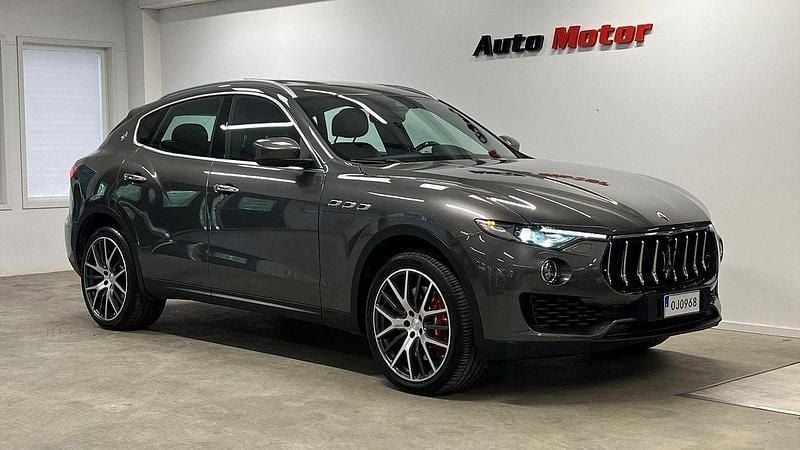 Grå Begagnad 2016 Maserati Levante SUV | 399 900 kr - Bild 1/3