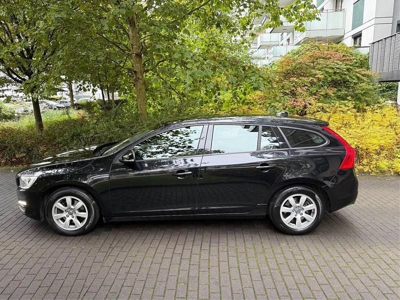 Svart Begagnad 2014 Volvo V60 Momentum Kombi | 95 000 kr (Marknadspris) - Bild 1/4