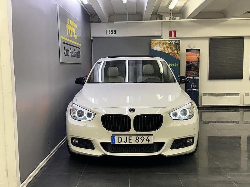 Begagnad BMW 530 Gran Turismo M Sport 258 HK (189 kW) 2013 Vit Halvkombi