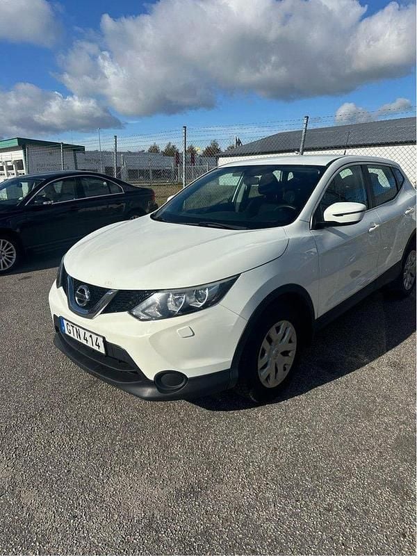 Vit Begagnad 2015 Nissan Qashqai SUV | 75 000 kr - Bild 1/2