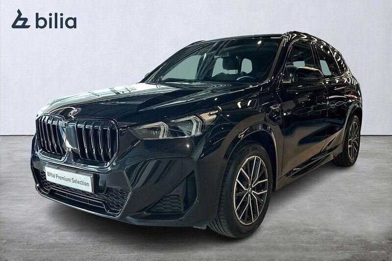 Svart Begagnad 2023 BMW X1 M Sport SUV | 519 000 kr (Marknadspris) - Bild 1/3