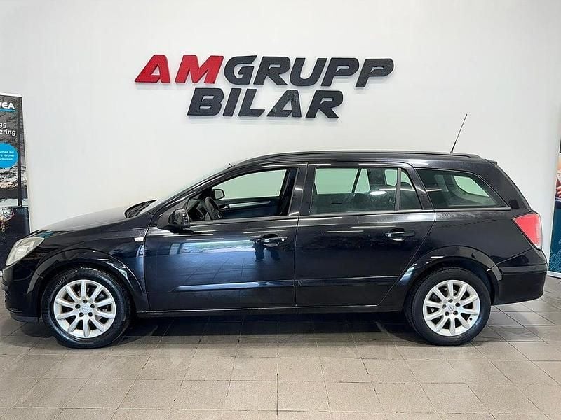 Begagnad Opel Astra 105 HK (77 kW) 2005 Svart Kombi