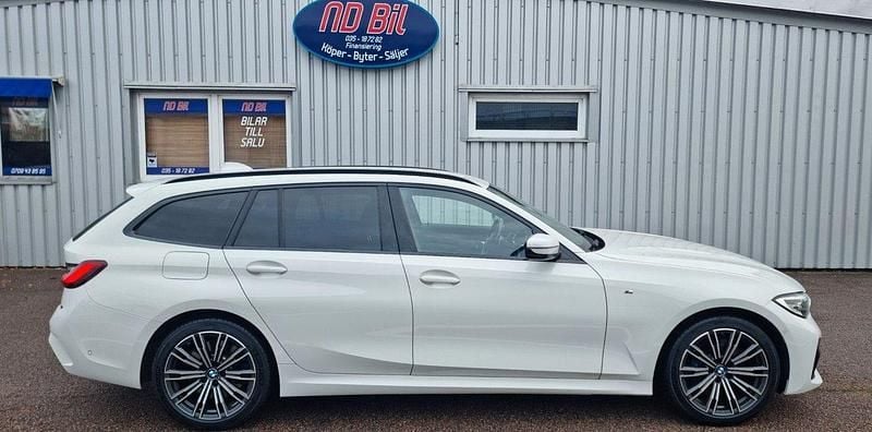 Begagnad BMW 330e M Sport 292 HK (214 kW) 2020 Vit Kombi