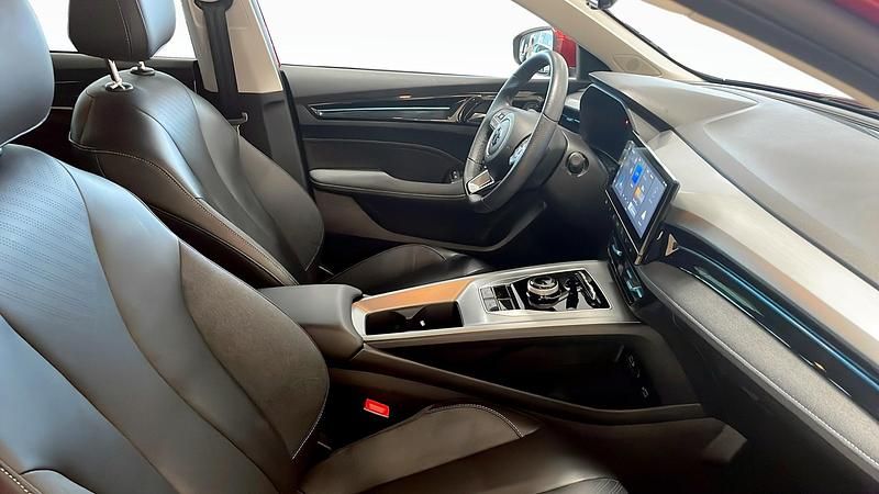 Begagnad MG MG5 EV Luxury 135 kW (184 HK) 2022 Röd Kombi