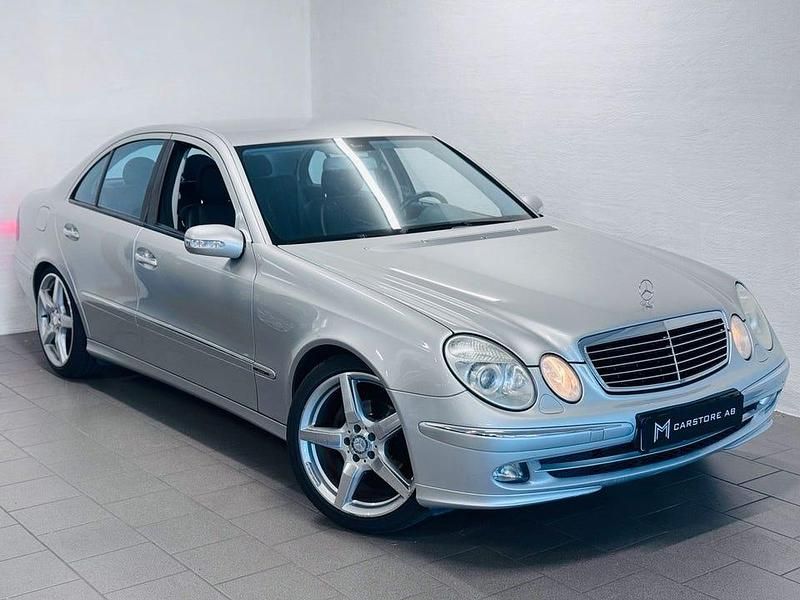 Silver Begagnad 2005 Mercedes E200 Avantgarde Sedan | 54 900 kr (Marknadspris) - Bild 1/4