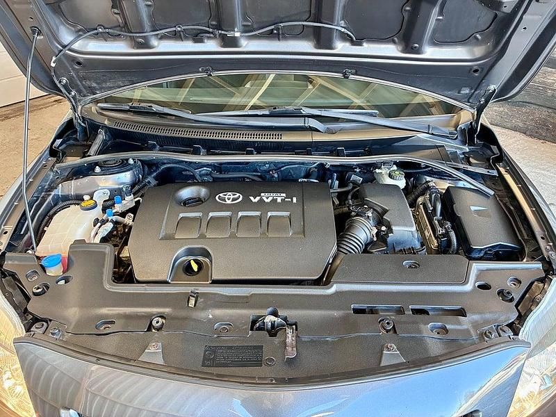 Begagnad Toyota Corolla 124 HK (91 kW) 2008 Grå Sedan