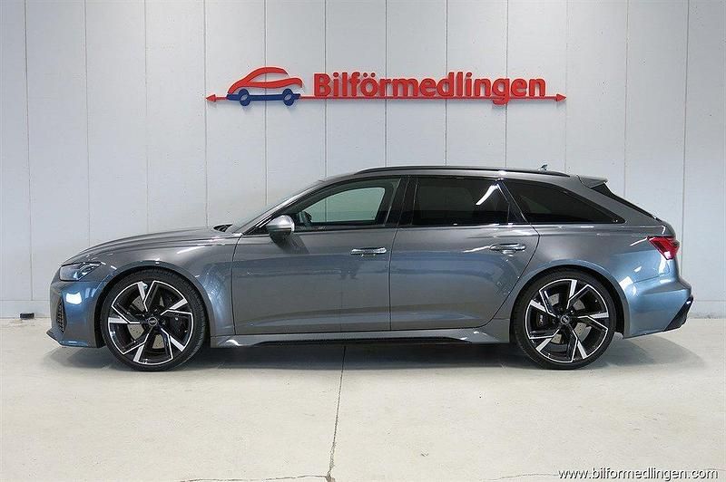 Grå aluminium Begagnad 2021 Audi RS6 Kombi | 1 099 900 kr (Marknadspris) - Bild 1/4