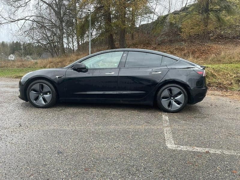 Begagnad 2019 Tesla Model 3 Long Range AWD Sedan | 254 000 kr (Marknadspris) - Bild 1/3