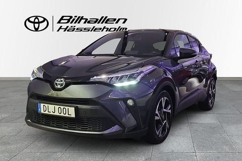 Grå Begagnad 2022 Toyota C-HR SUV | 279 900 kr (Lite dyr) - Bild 1/4