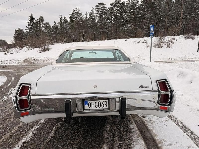 Begagnad Chrysler Newport 258 HK (189 kW) 1973 Vit Sedan