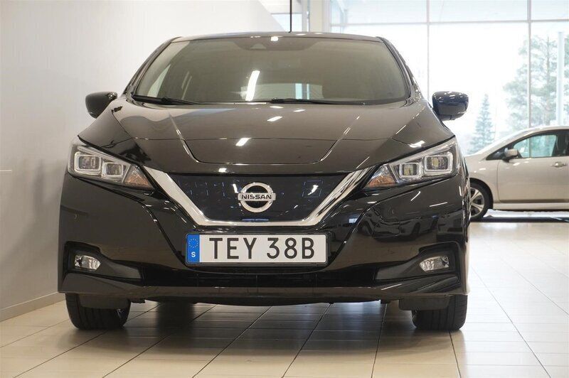 Begagnad Nissan Leaf N-Connecta 160 kW (218 HK) 2021 Svart Halvkombi