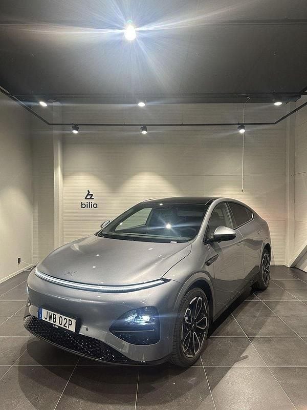 Grå Begagnad 2025 XPENG G6 SUV | 577 690 kr (Marknadspris) - Bild 1/4