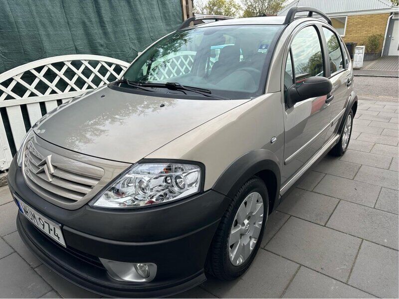 Brun Begagnad 2005 Citroën C3 Halvkombi | 27 500 kr (Marknadspris) - Bild 1/4