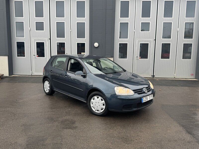 Mörkblå (blå) Begagnad 2009 VW Golf Halvkombi | 46 900 kr (Bra pris) - Bild 1/4