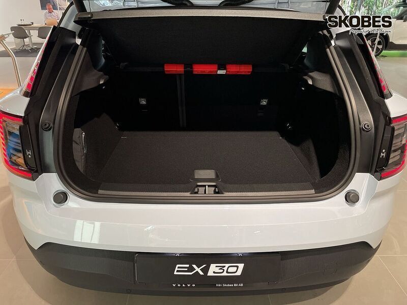 Ljusblå (blå) Ny 2025 Volvo EX30 Ultra SUV | 509 900 kr (Marknadspris) - Bild 1/2