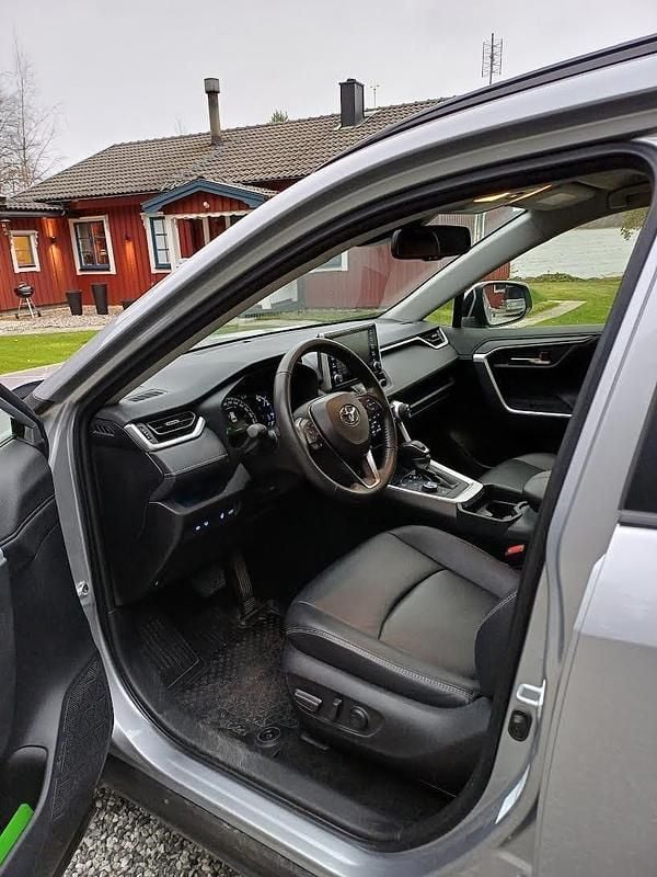 Begagnad Toyota RAV4 Hybrid Executive 222 HK (163 kW) 2022 SUV