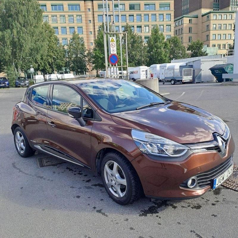 Brun Begagnad 2014 Renault Clio IV Halvkombi | 78 000 kr (Marknadspris) - Bild 1/4