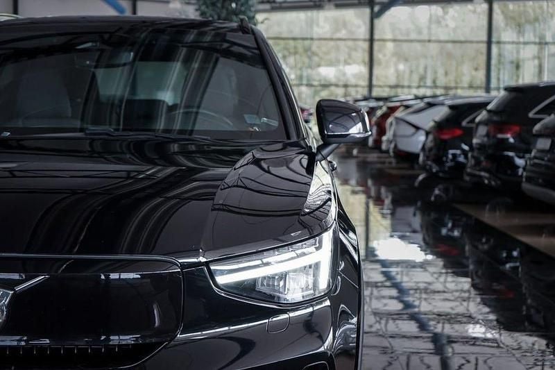 Begagnad Volvo XC40 Plus 185 kW (252 HK) 2022 Svart SUV