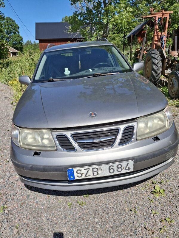 Grå Begagnad 2002 Saab 9-5 Kombi | 10 000 kr (Marknadspris) - Bild 1/4