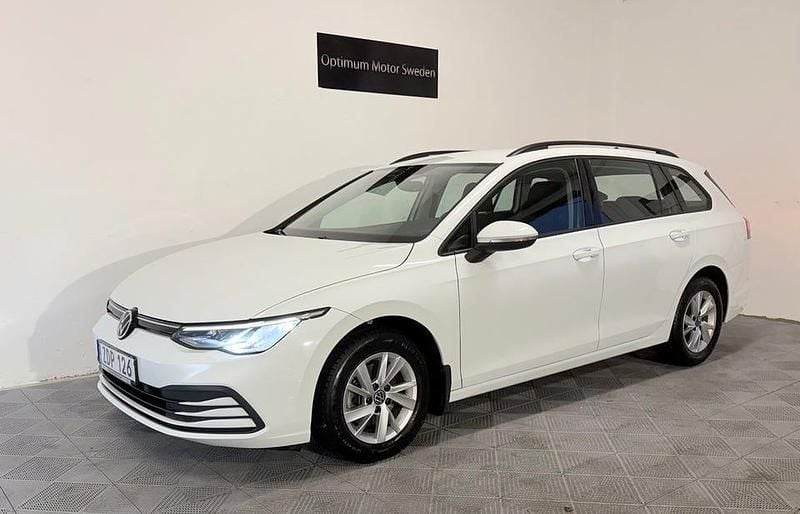 Vit Begagnad 2021 VW Golf VIII Kombi | 234 900 kr (Marknadspris) - Bild 1/4