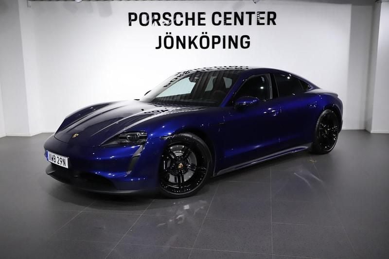 Mörkblå (blue) Begagnad 2021 Porsche Taycan 4S Sedan | 695 000 kr (Superpris) - Bild 1/4