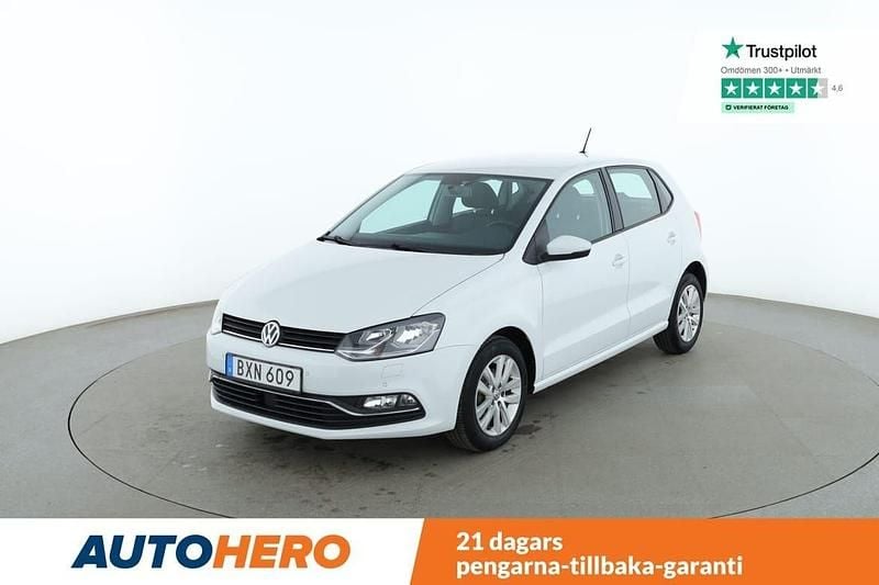 Vit Begagnad 2016 VW Polo Halvkombi | 112 000 kr (Marknadspris) - Bild 1/4
