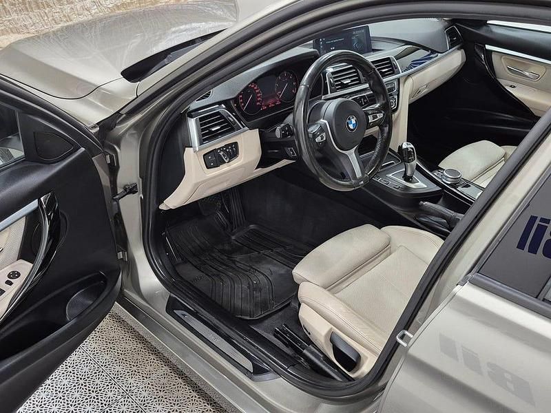 Begagnad BMW 320 Sport Line 190 HK (139 kW) 2019 Platina silver metallic Kombi