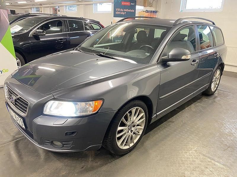 Begagnad Volvo V50 Momentum 125 HK (91 kW) 2009 Grå Kombi