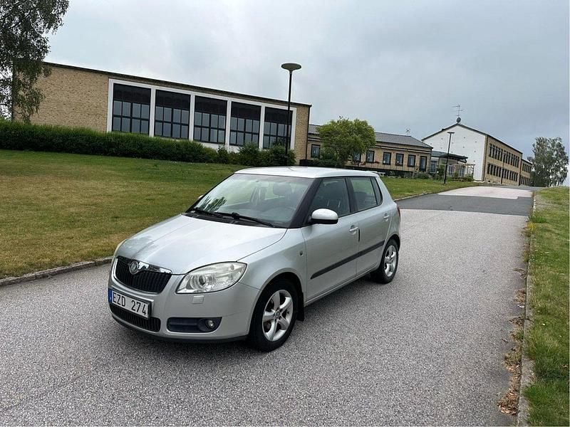 Silver Begagnad 2007 Skoda Fabia Halvkombi | 29 900 kr (Marknadspris) - Bild 1/4
