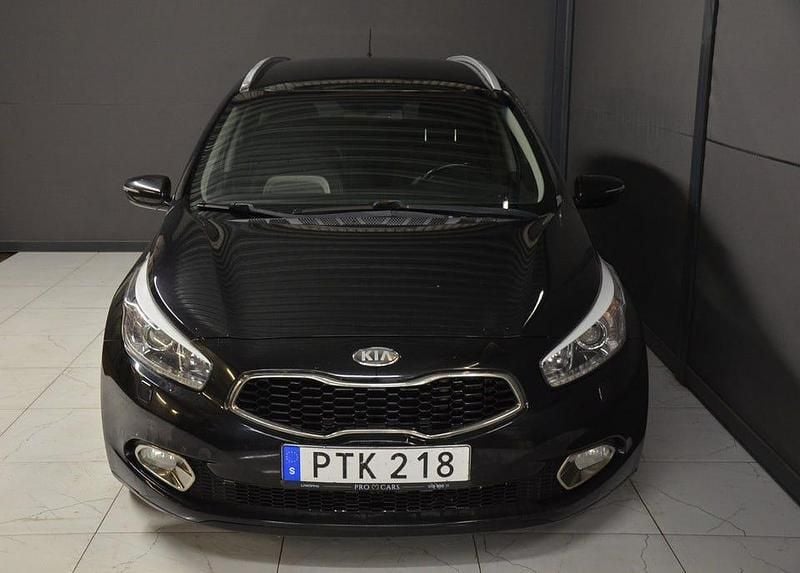Begagnad Kia Ceed Sportswagon Comfort 128 HK (94 kW) 2013 Svart Kombi