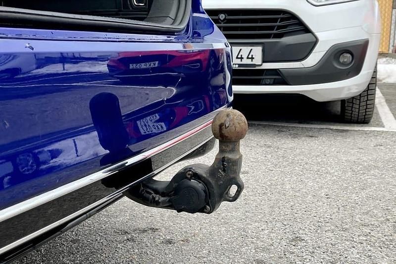 Begagnad VW Passat R-line 203 HK (149 kW) 2022 Blå Kombi