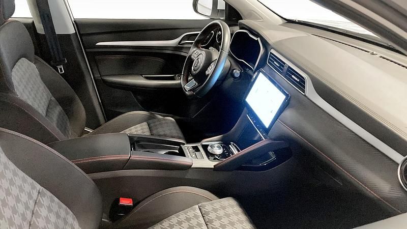 Begagnad MG ZS Comfort 114 kW (156 HK) 2022 Vit SUV