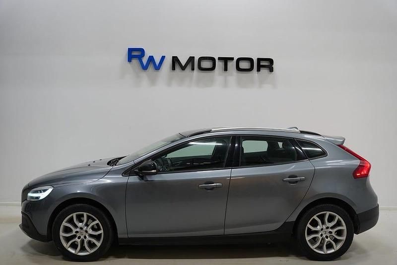 Begagnad Volvo V40 CC Momentum 150 HK (110 kW) 2017 Grå Kombi