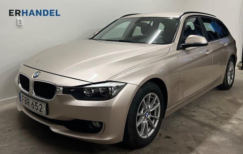 Silver Begagnad 2015 BMW 320 Kombi | 114 900 kr (Marknadspris) - Bild 1/4