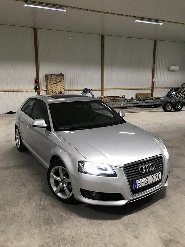 Silver Begagnad 2010 Audi A3 S-Line Halvkombi | 60 000 kr (Marknadspris) - Bild 1/4