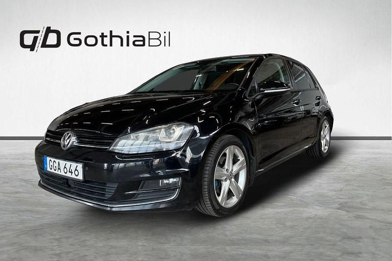 Svart Begagnad 2014 VW Golf VII Halvkombi | 114 900 kr (Marknadspris) - Bild 1/4