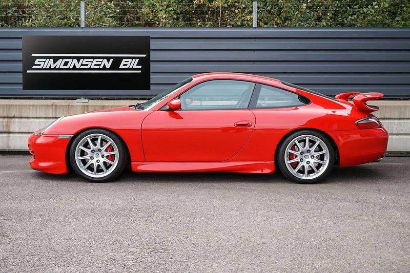 Begagnad Porsche 996 360 HK (264 kW) 2000 Röd