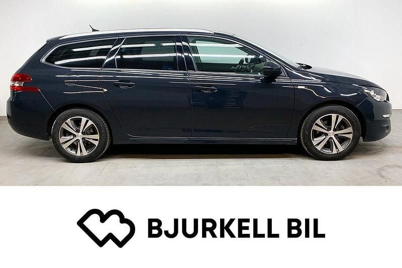 Grå Begagnad 2017 Peugeot 308 Active Kombi | 117 900 kr (Marknadspris) - Bild 1/4