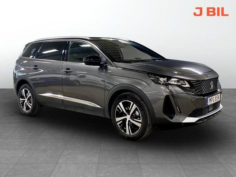 Grå Begagnad 2024 Peugeot 5008 GTi Minibuss | 324 900 kr (Marknadspris) - Bild 1/3