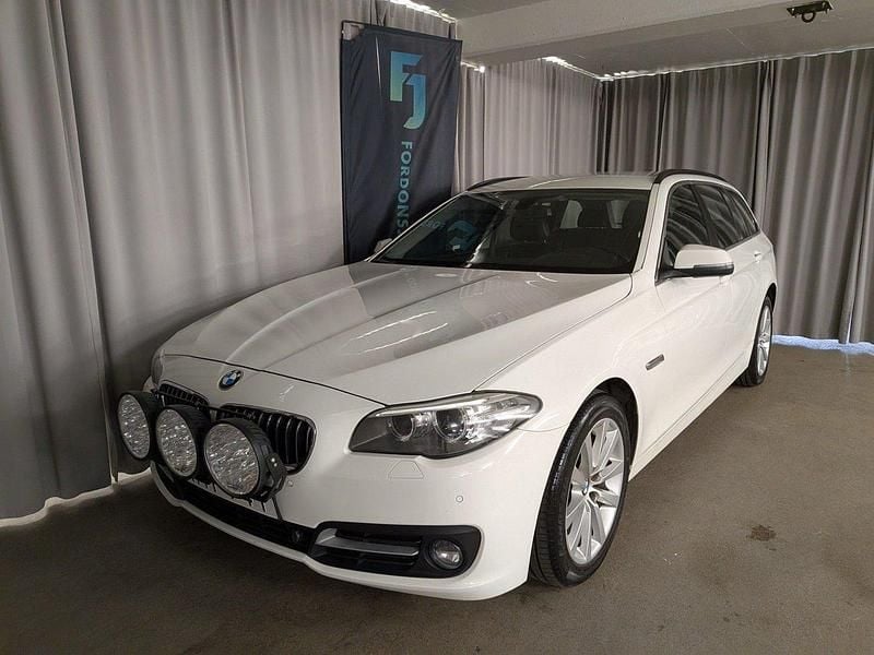 Vit Begagnad 2017 BMW 520 Kombi | 164 900 kr (Bra pris) - Bild 1/4