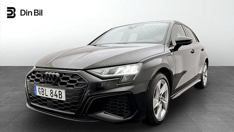 Svart Begagnad 2023 Audi A3 e-tron S-Line Halvkombi | 379 000 kr - Bild 1/4